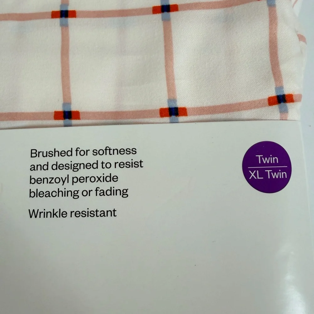 NWT Room Essentials Microfiber Sheet Set – Twin XL – Pink Grid Print‎
